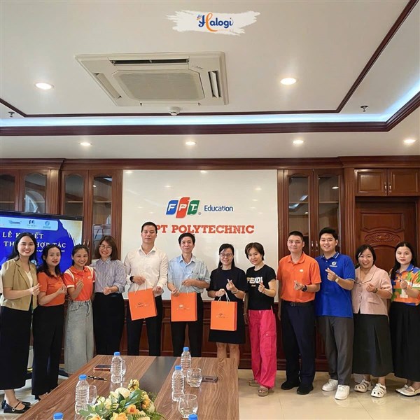 Hà Logi đại diện công ty trở thành đối tác chiến lược của trường cao đẳng FPT Polytechnic thông qua lễ ký kết MOU